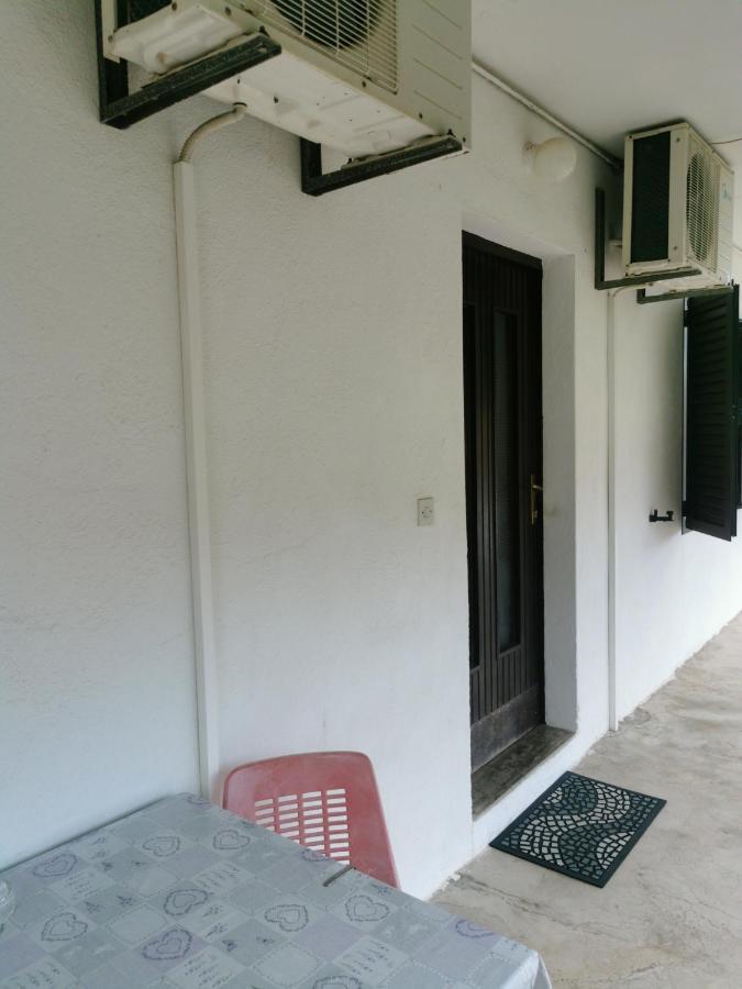 Room Dobrenka Hvar Exterior foto